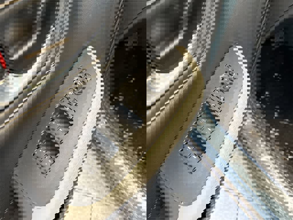 Certified 2025 Honda HR-V LX image 17