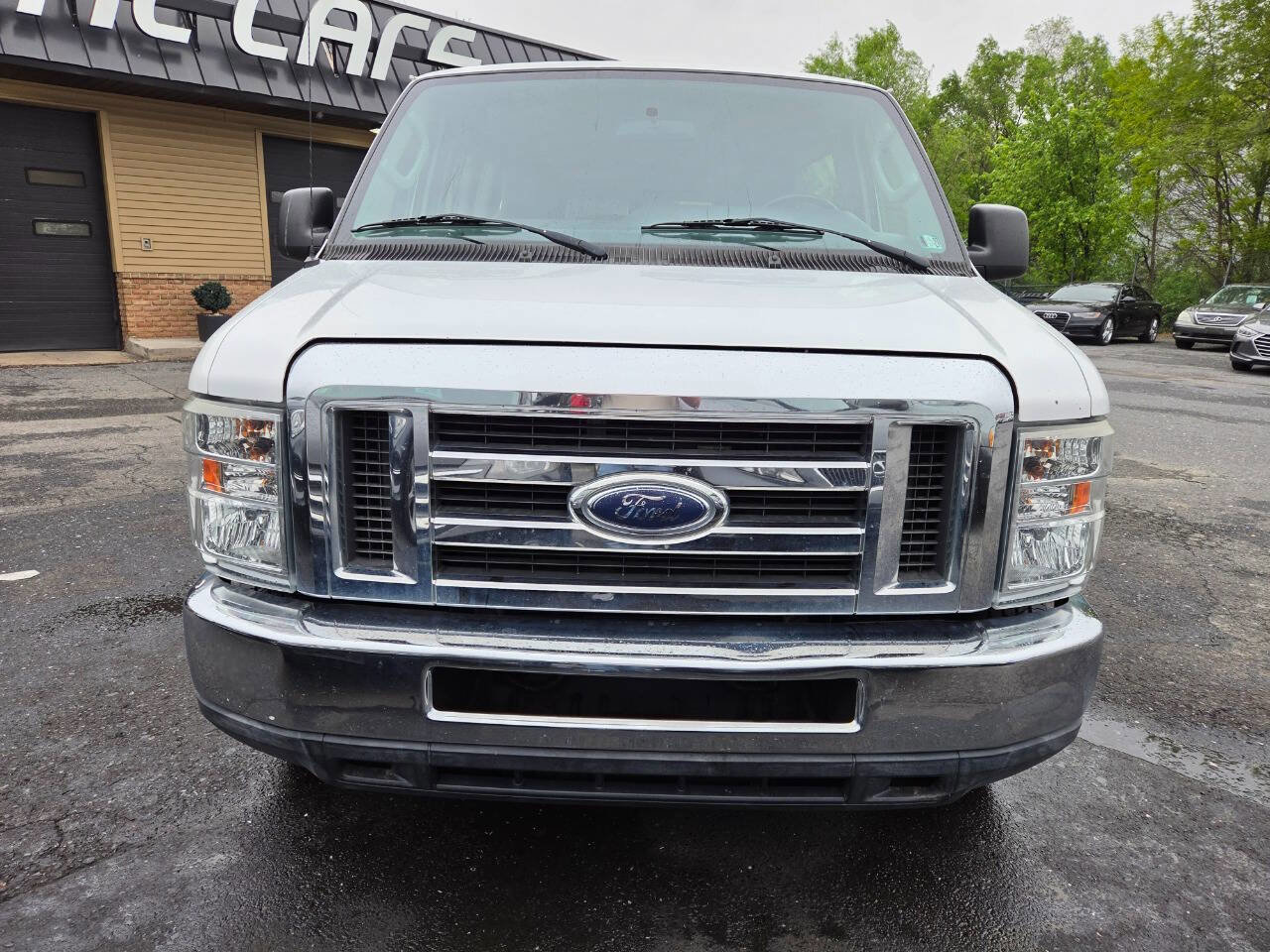 Used 2012 Ford E-350 and Econoline 350 XLT RWD image 2
