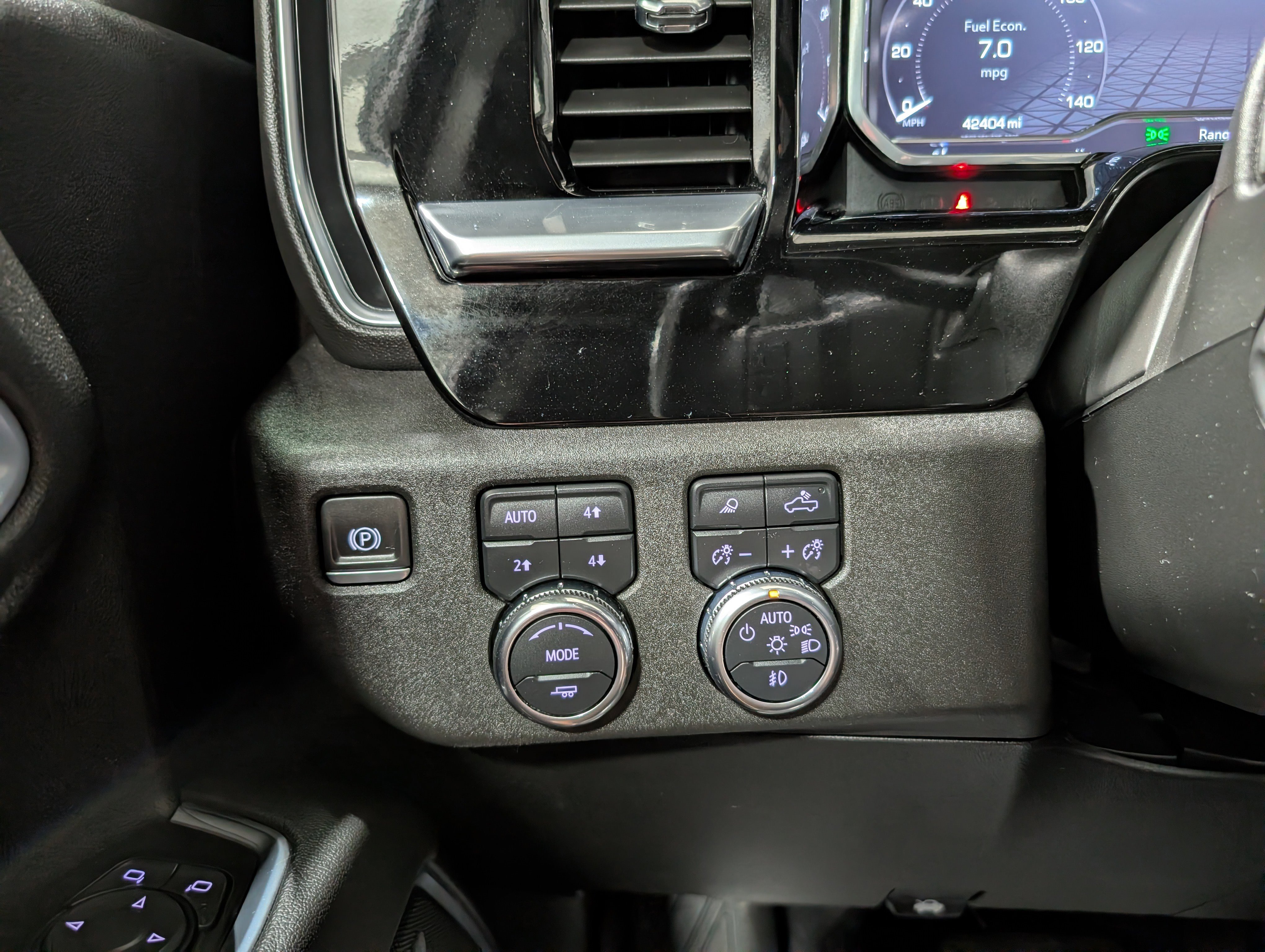 Used 2022 GMC Sierra 1500 SLT AWD/4WD image 22