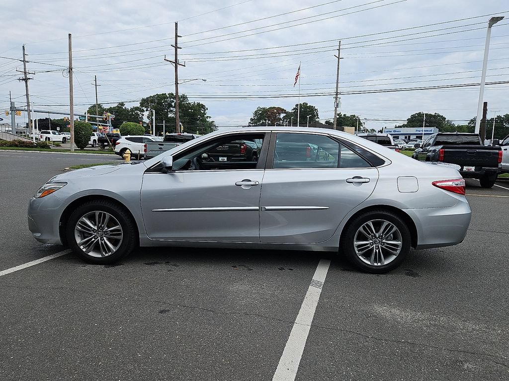 Used 2017 Toyota Camry SE w/ Moonroof Package FWD image 8