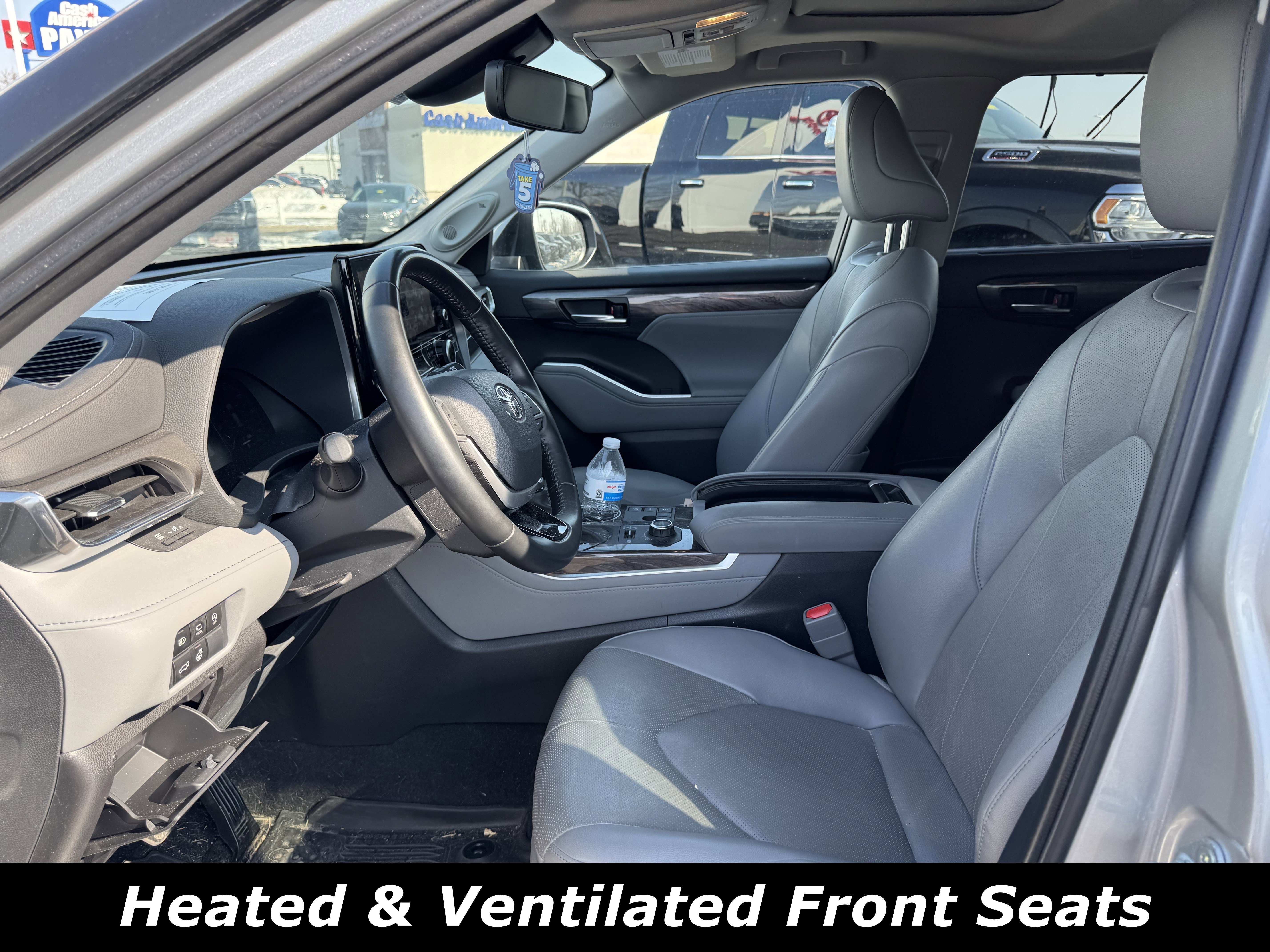 Used 2023 Toyota Highlander Limited image 3