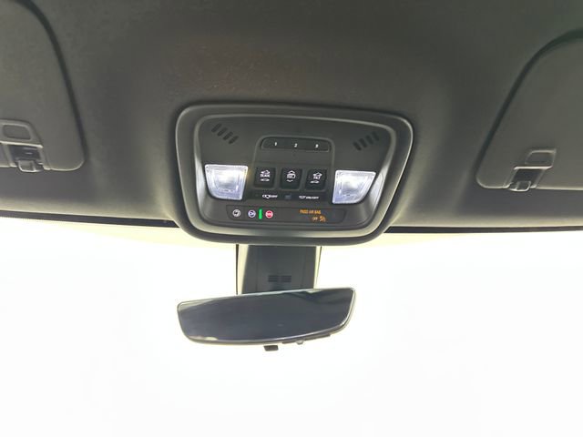 Used 2023 Chevrolet Traverse RS image 24