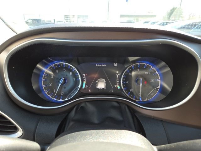 Used 2017 Chrysler Pacifica Touring-L Plus w/ Advanced Safetytec Group image 13