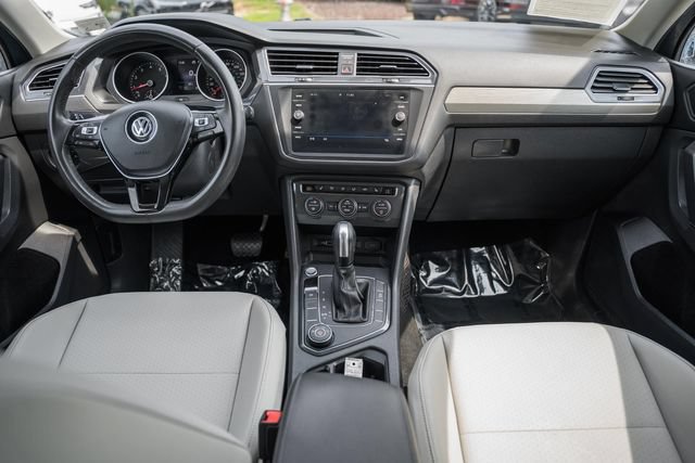 Used 2020 Volkswagen Tiguan SE w/ Panoramic Sunroof Package AWD/4WD image 17