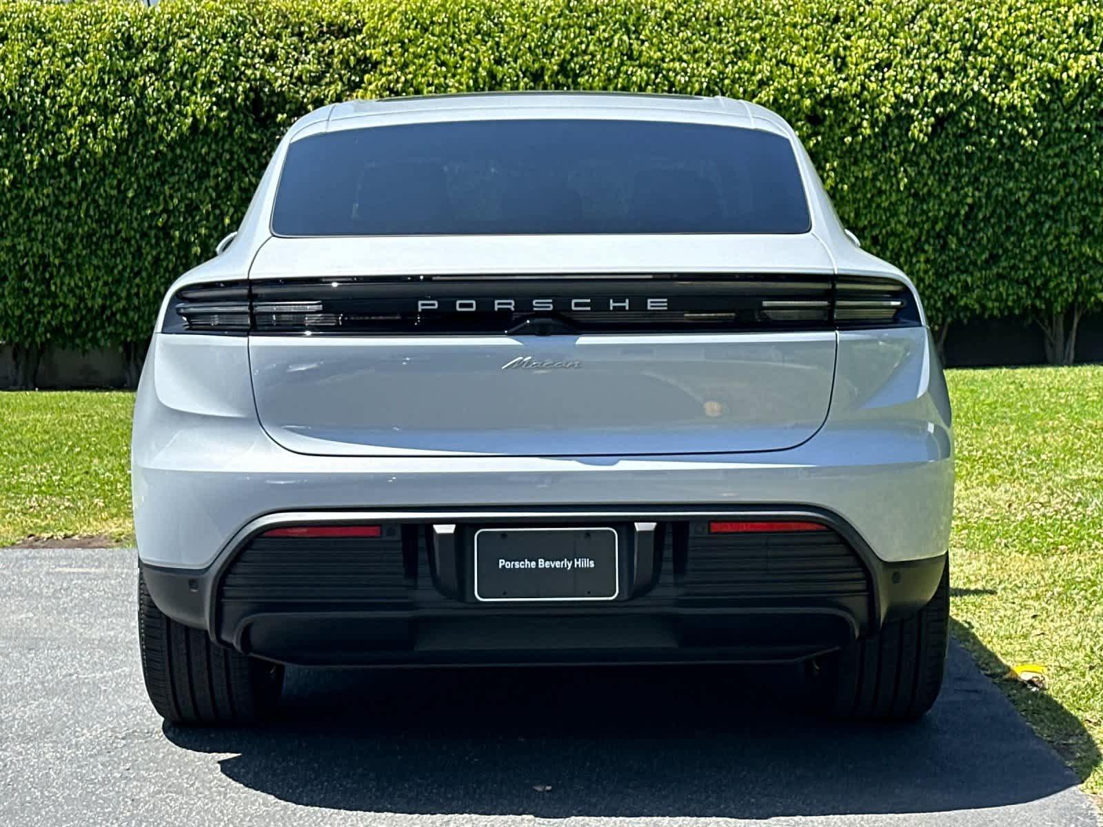 New 2026 Porsche Macan Electric RWD image 7