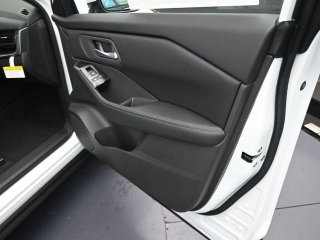 Used 2026 Nissan Rogue SV AWD/4WD image 34