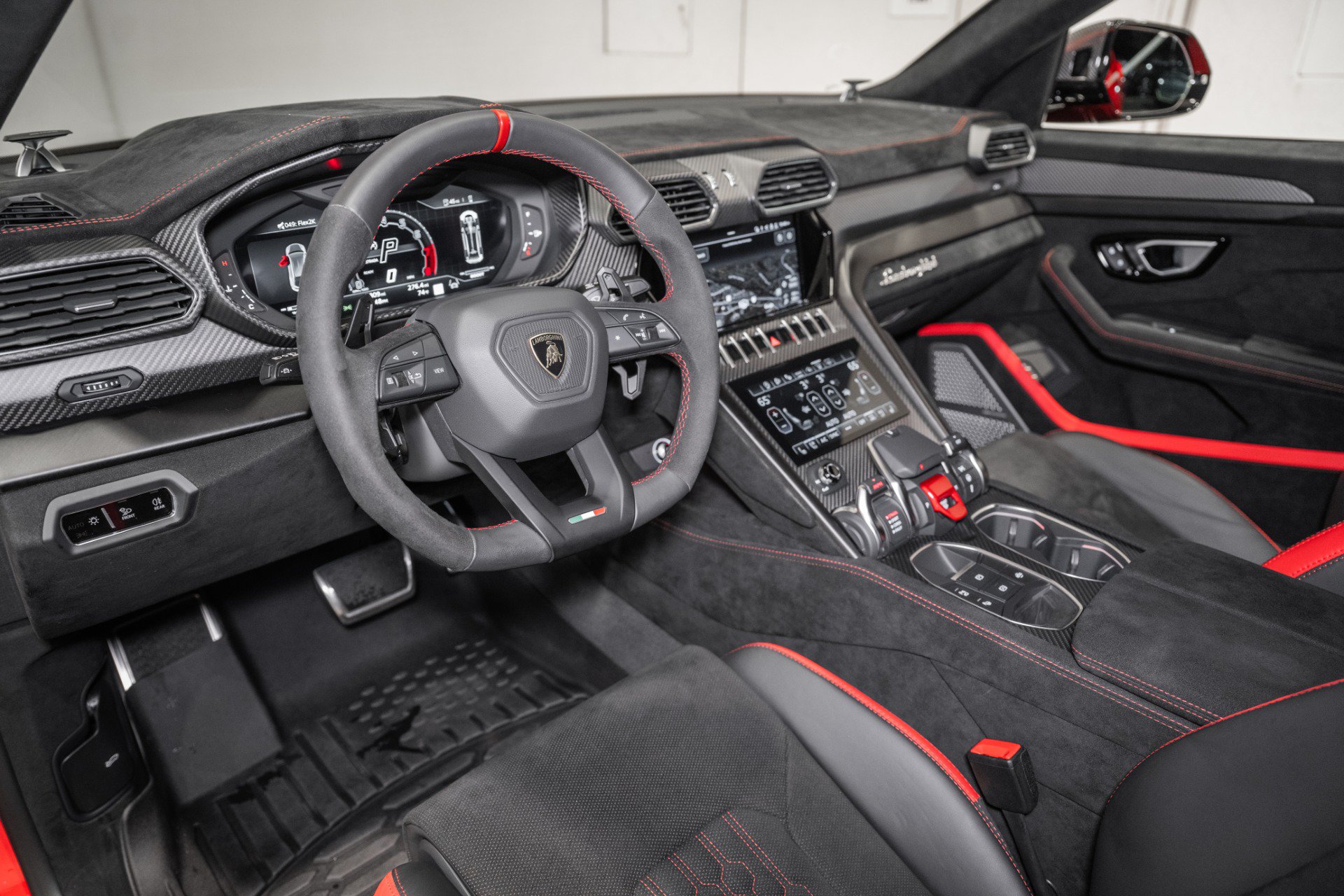 Used 2024 Lamborghini Urus Performante AWD/4WD image 17