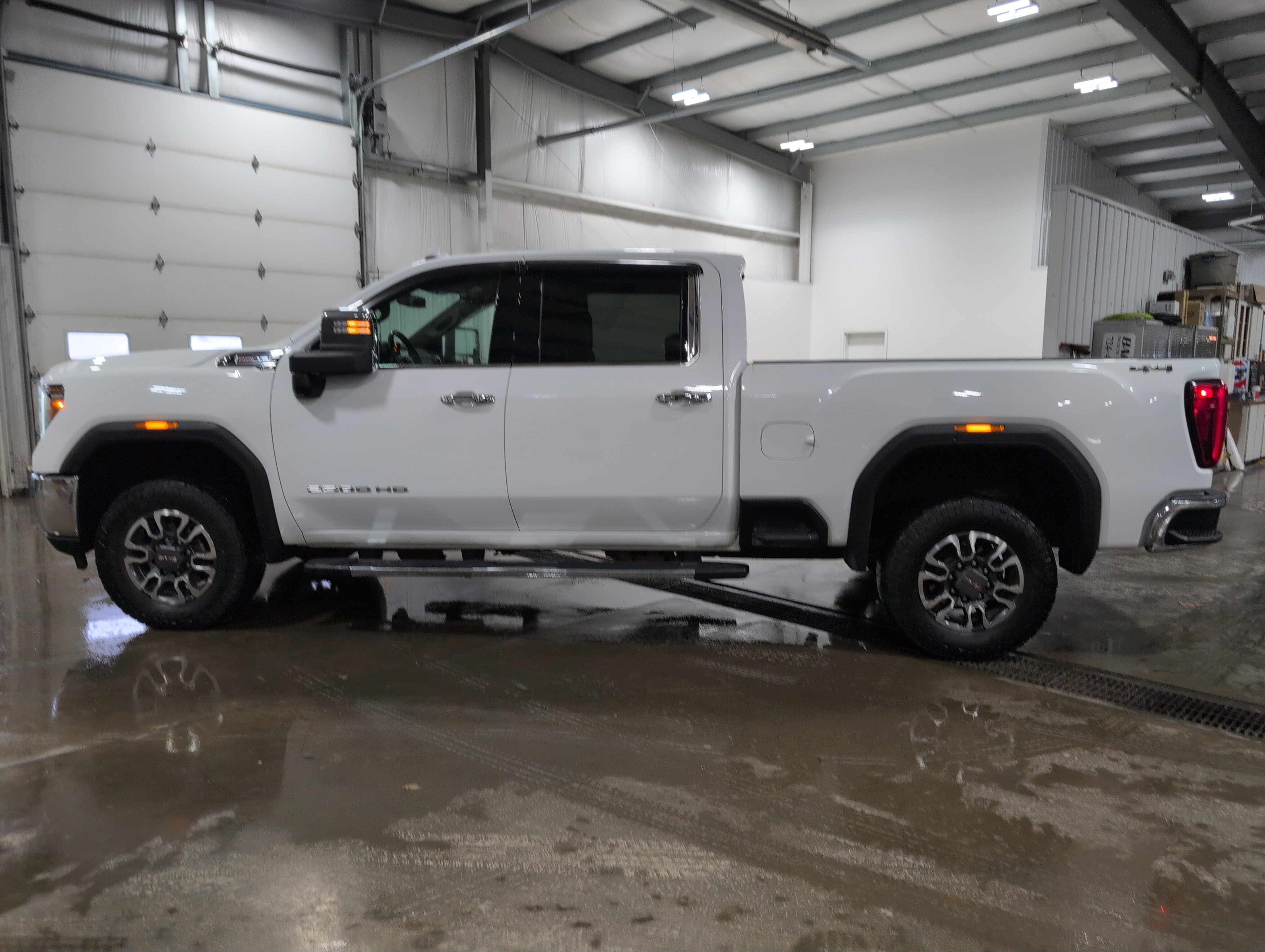 Used 2021 GMC Sierra 2500 SLT w/ SLT Premium Package image 5