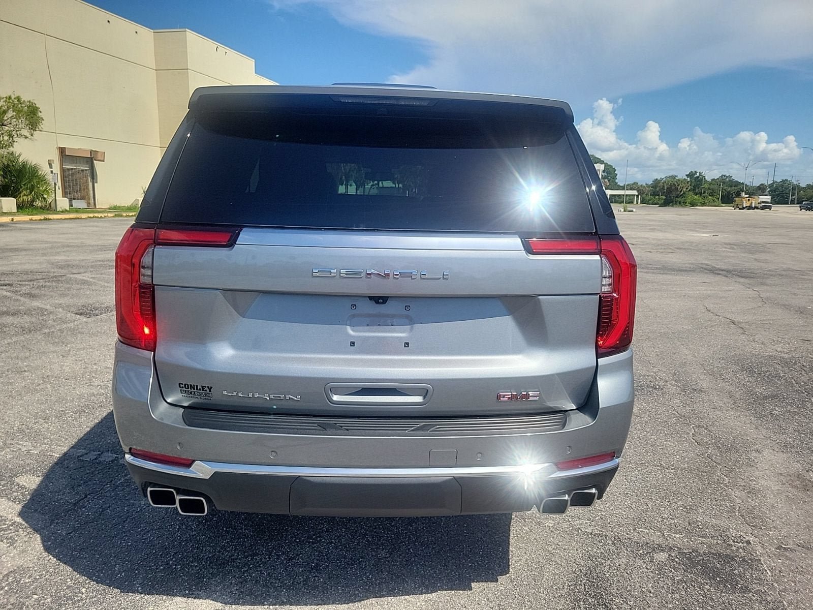 Used 2025 GMC Yukon Denali AWD/4WD image 8