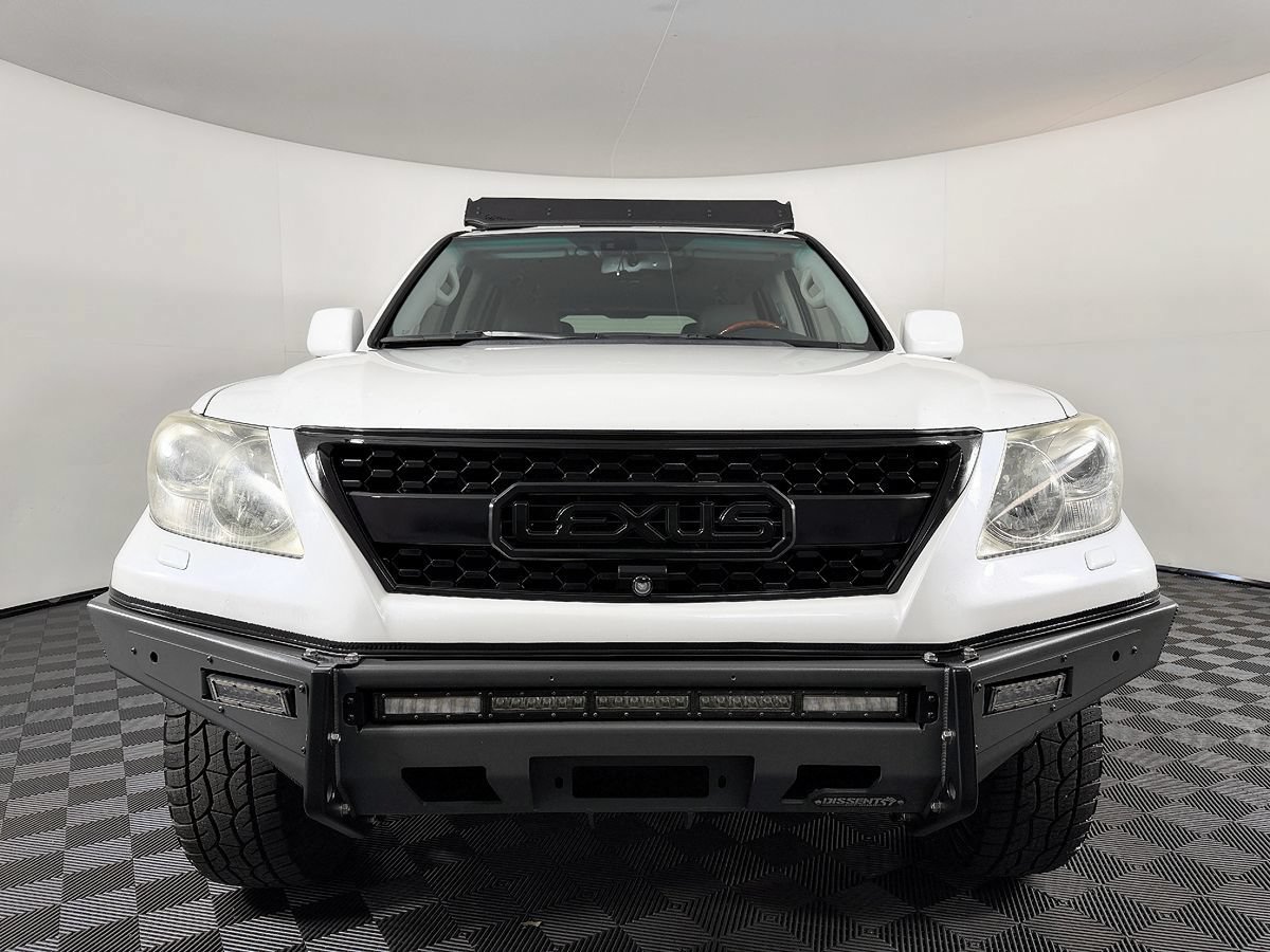 Used 2009 Lexus LX 570 4WD w/ Preferred Accessory Pkg image 4