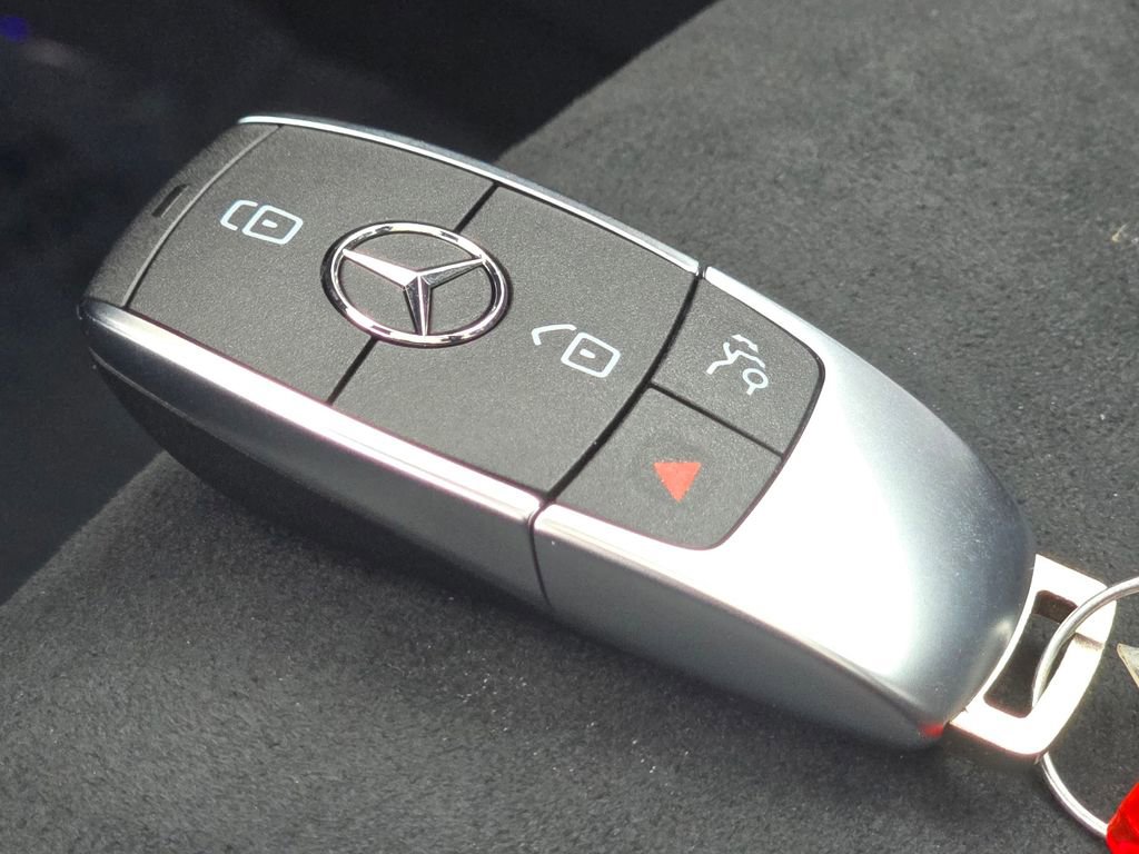 New 2026 Mercedes-Benz GLB 250 4MATIC image 35