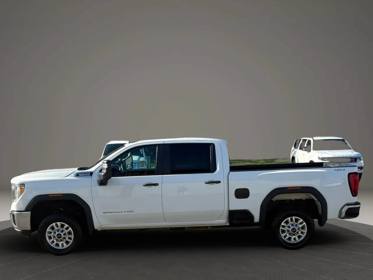 Used 2021 GMC Sierra 2500 4x4 Crew Cab w/ Gooseneck/5TH Wheel Package image 2