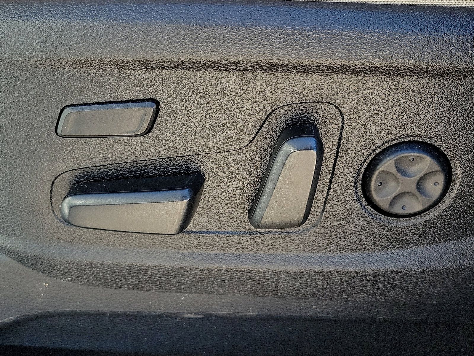 Used 2024 Kia Telluride SX Prestige w/ Towing Package image 13