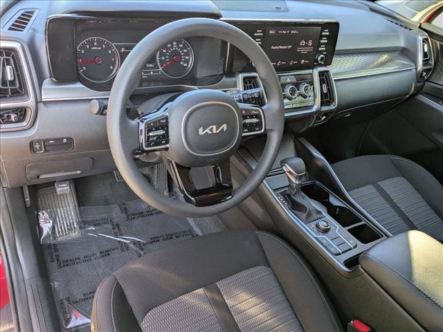 Used 2023 Kia Sorento LX AWD/4WD image 10