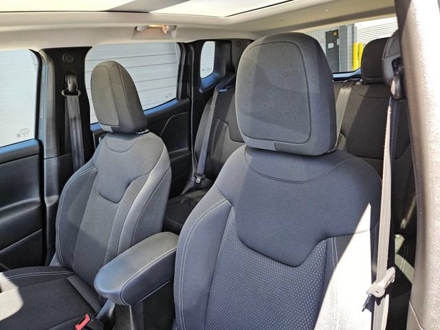 Used 2023 Jeep Renegade Altitude w/ Sun/Sound Group AWD/4WD image 22