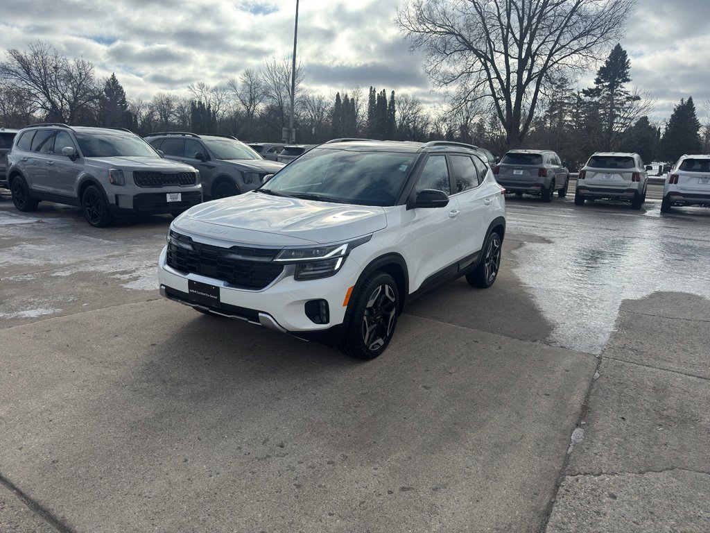 Used 2024 Kia Seltos SX AWD/4WD image 2