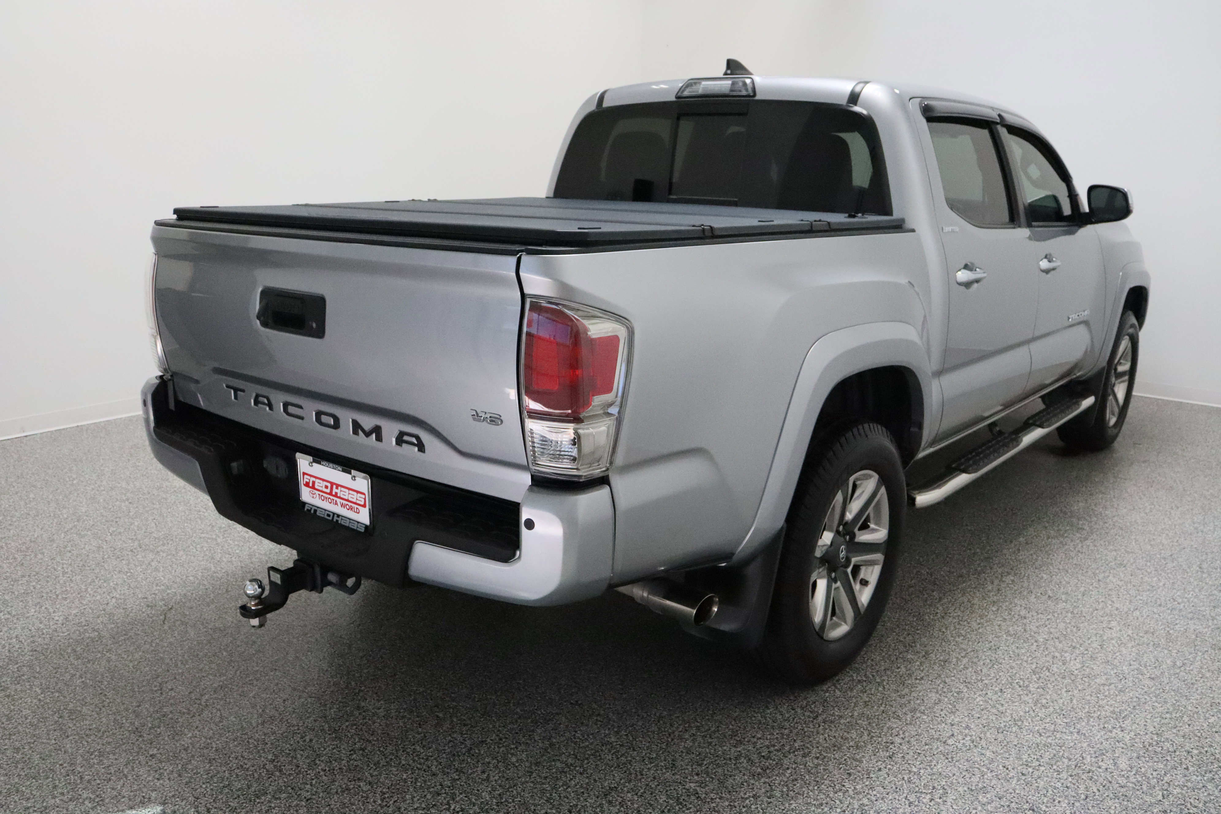 Used 2017 Toyota Tacoma Limited w/ Tow Package image 7