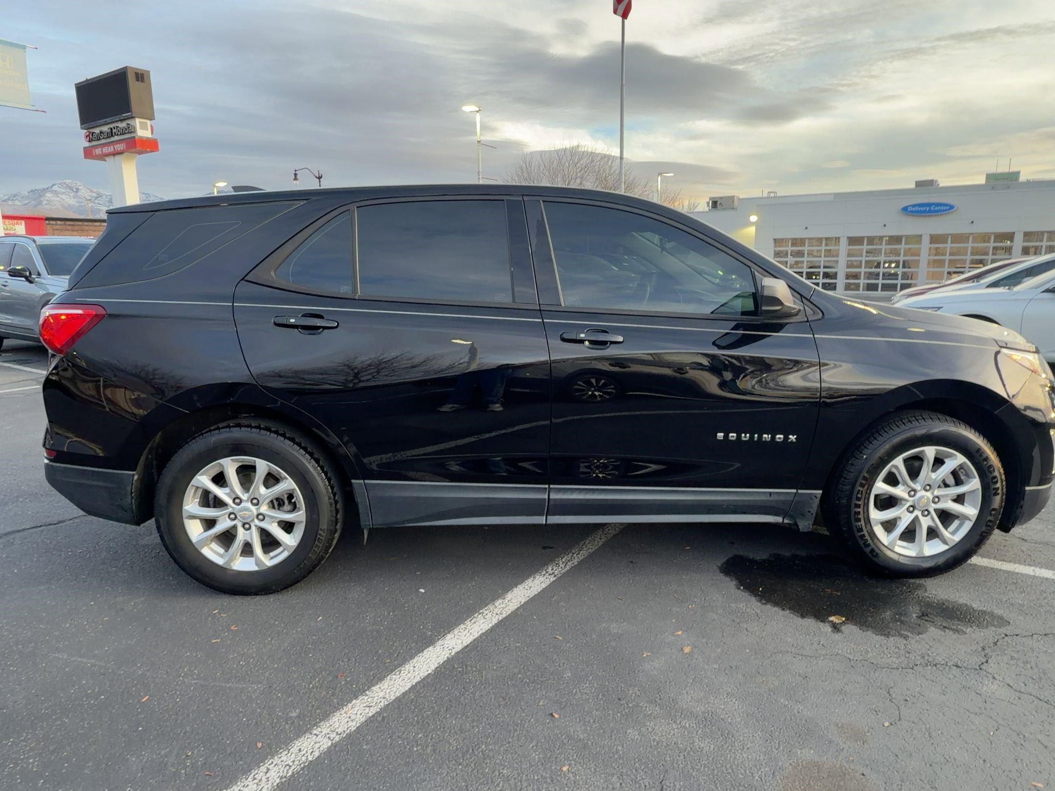 Used 2018 Chevrolet Equinox LS image 2
