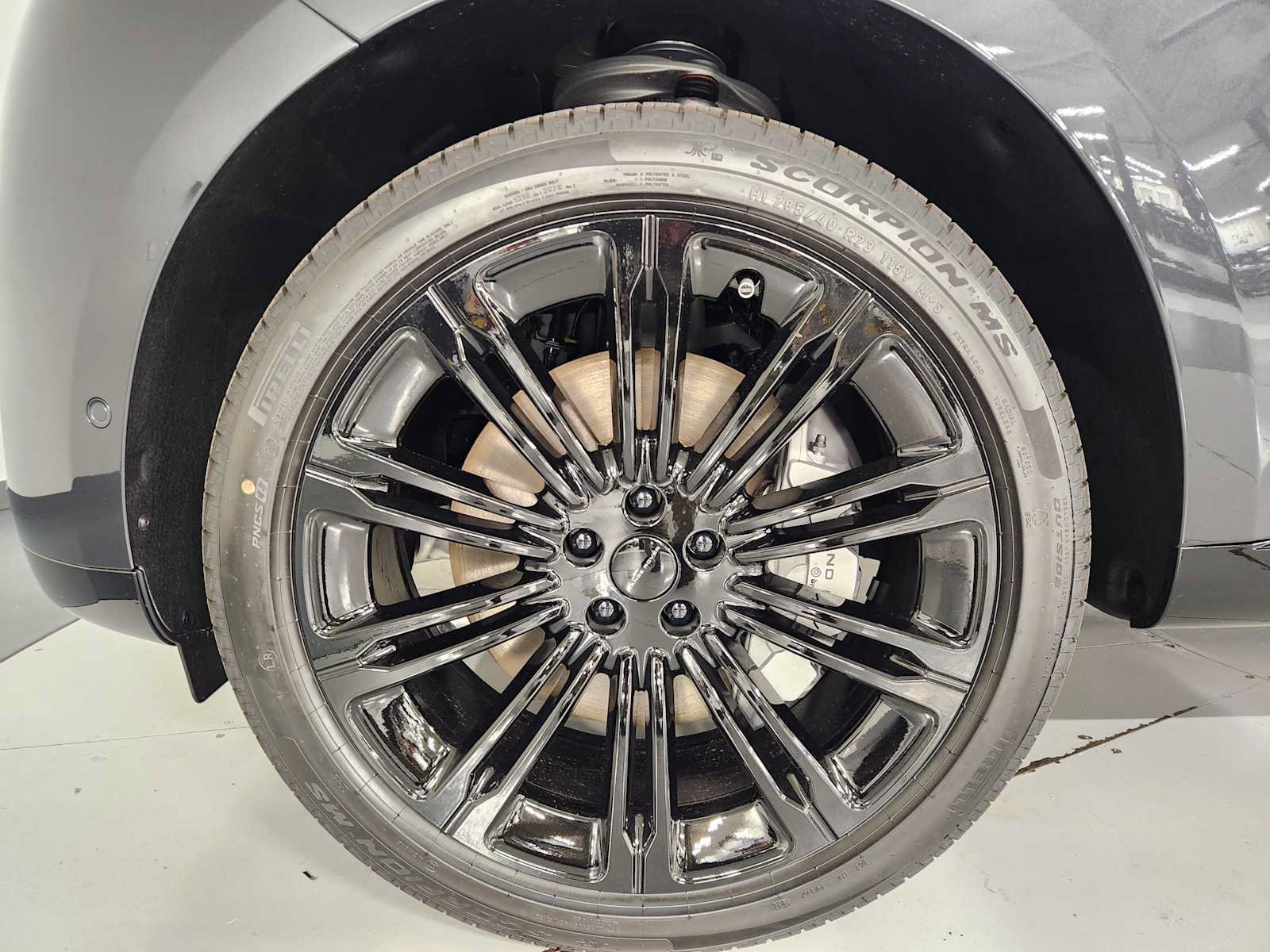 New 2026 Land Rover Range Rover Long Wheelbase SE AWD/4WD image 8