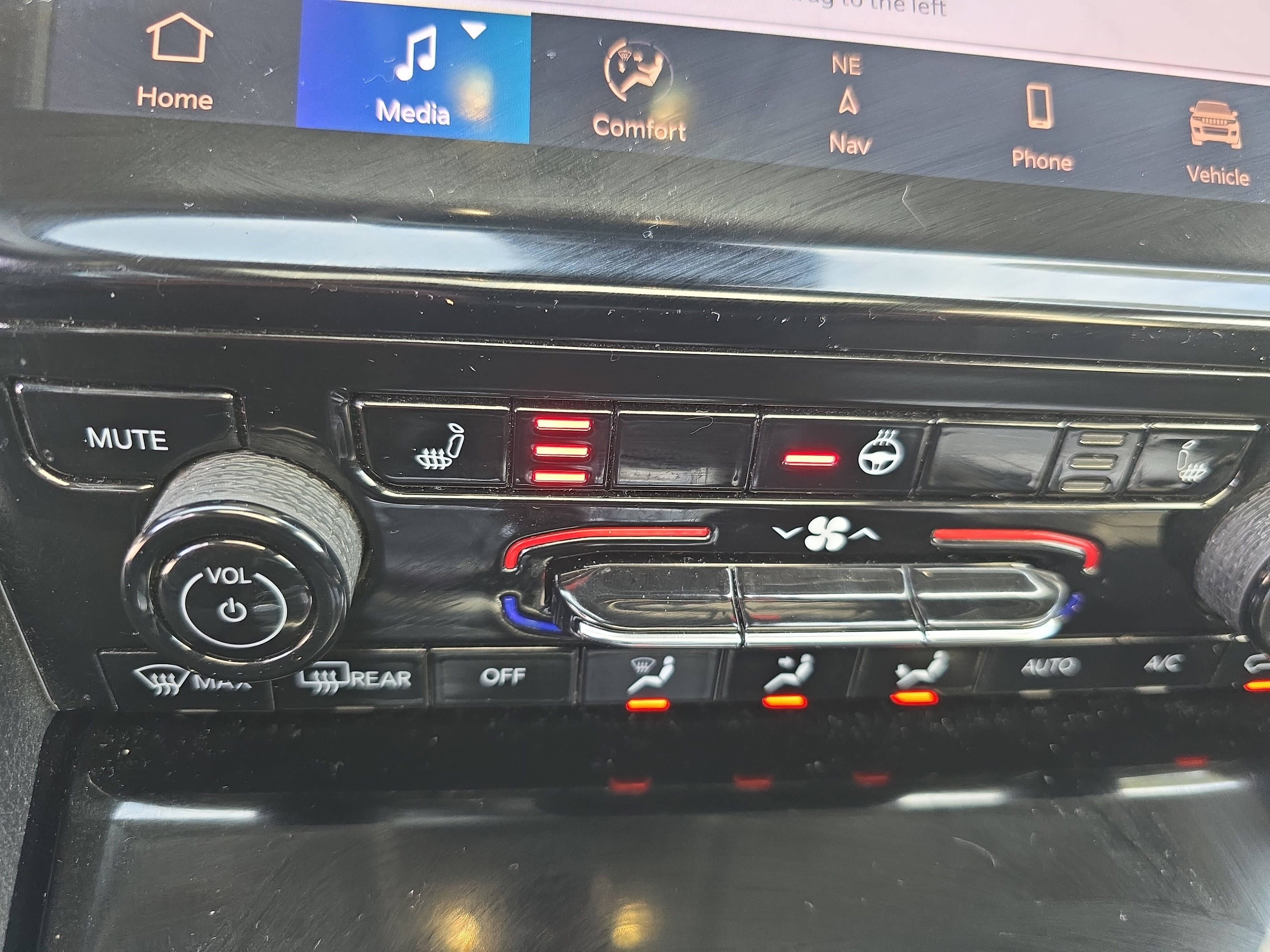 Used 2022 Jeep Grand Cherokee L Limited image 20