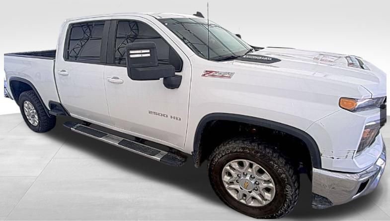 Used 2024 Chevrolet Silverado 2500 LT AWD/4WD image 2