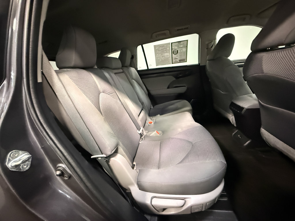 Used 2023 Toyota Highlander L FWD image 14