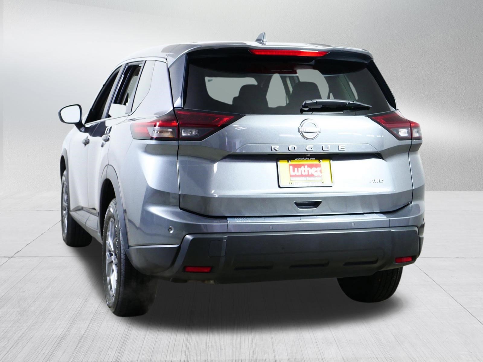 Used 2024 Nissan Rogue S AWD/4WD image 5