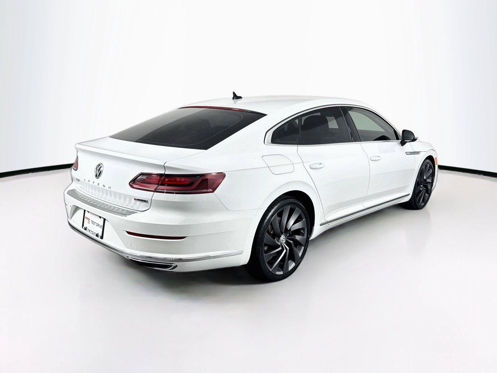 Used 2019 Volkswagen Arteon SE AWD/4WD image 2