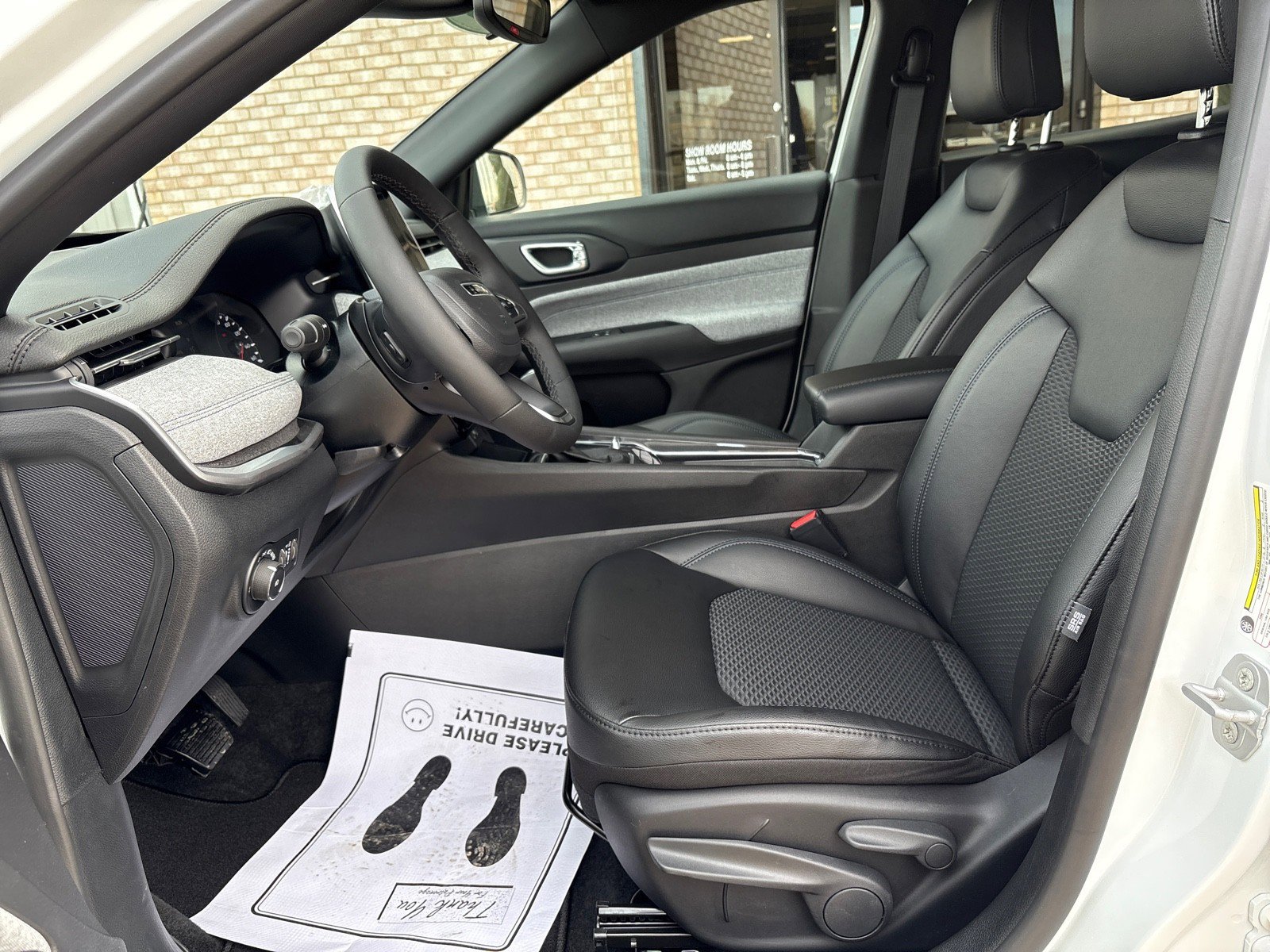 New 2026 Jeep Compass Latitude image 3