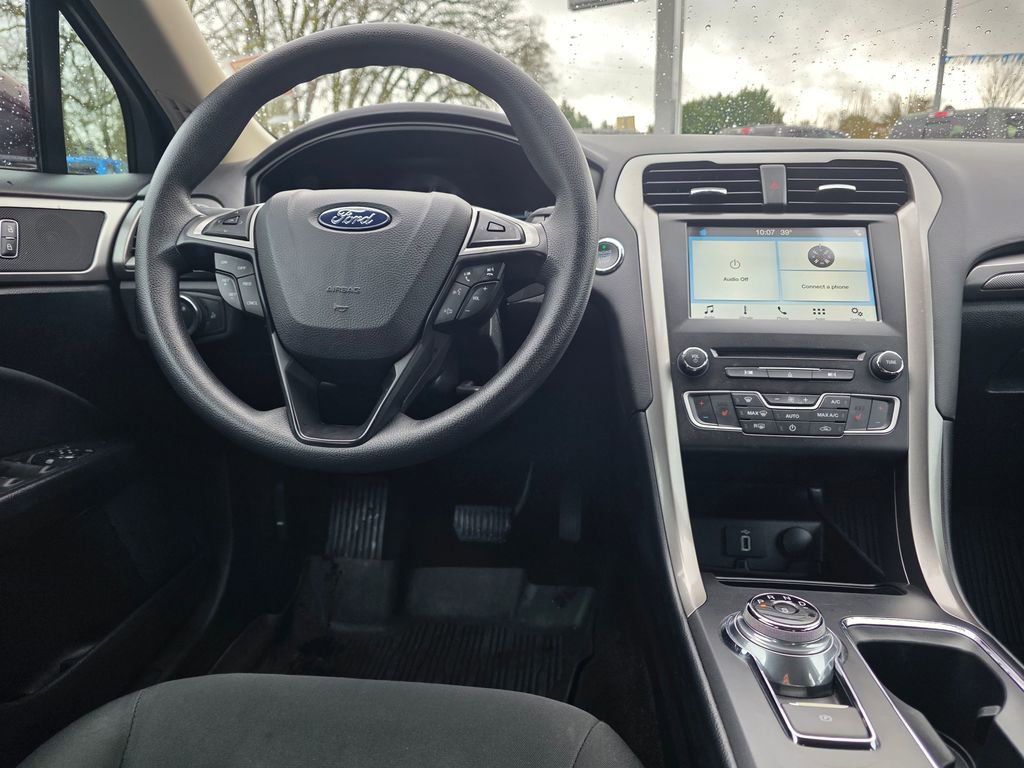 Used 2018 Ford Fusion SE w/ Fusion SE Technology Package image 9