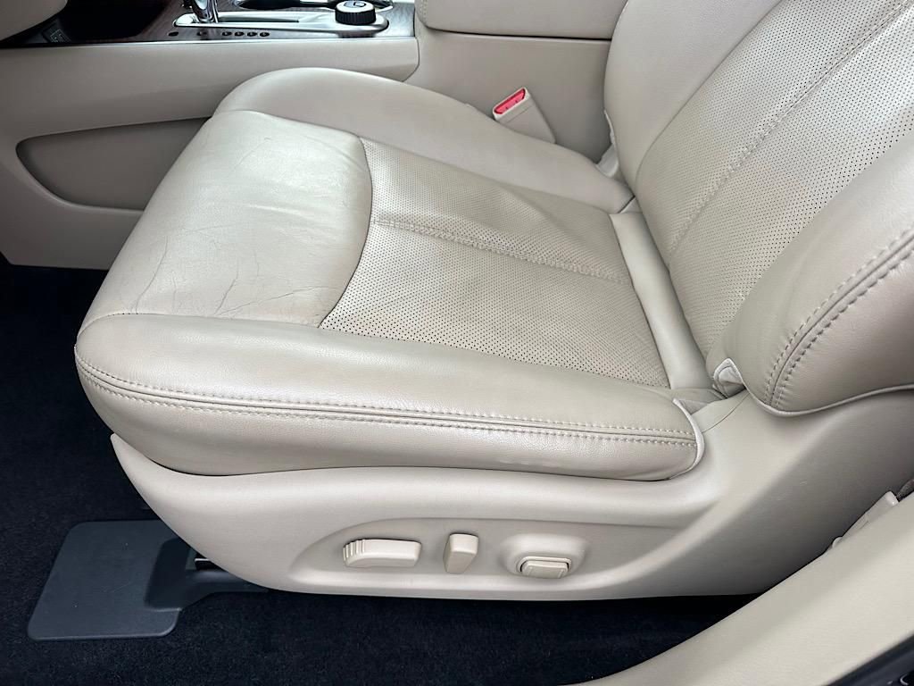 Used 2018 Nissan Pathfinder Platinum image 18