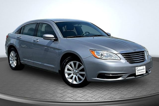 Used 2013 Chrysler 200 Touring image 3