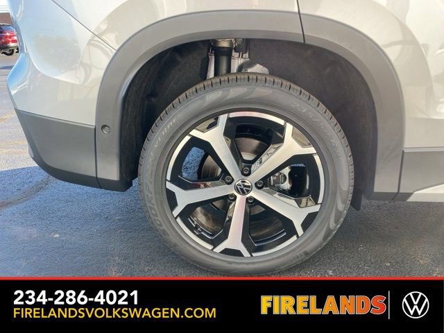 New 2025 Volkswagen Tiguan SE image 21
