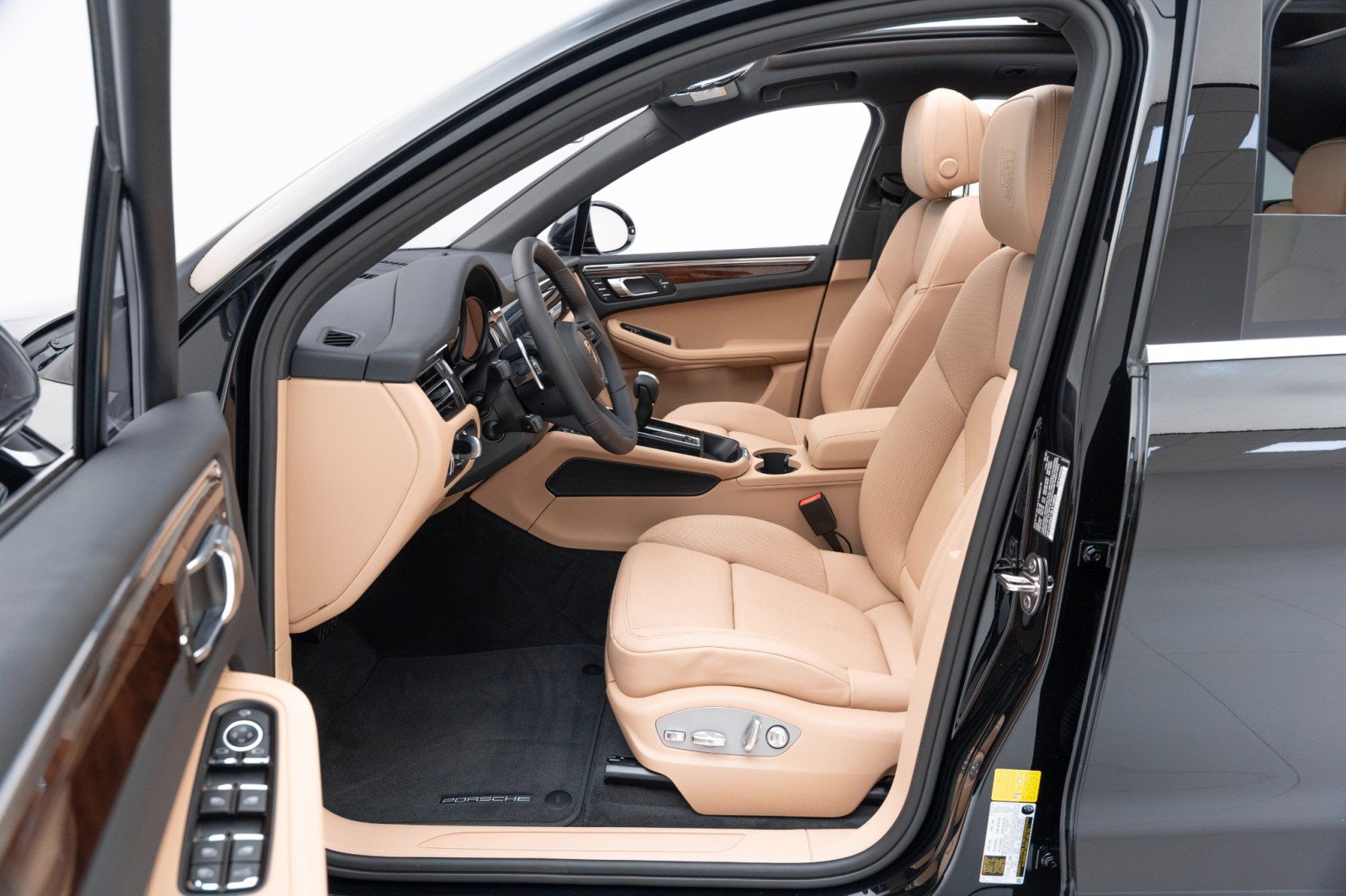 New 2025 Porsche Macan image 17