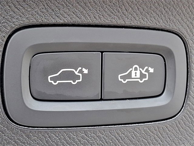 Used 2025 Volvo XC90 B5 Plus w/ Protection Package Premier image 22