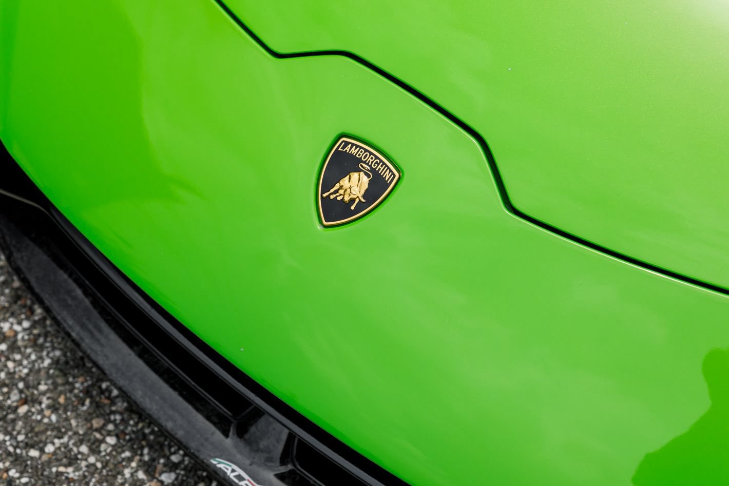 Used 2018 Lamborghini Huracan Performante AWD/4WD image 12