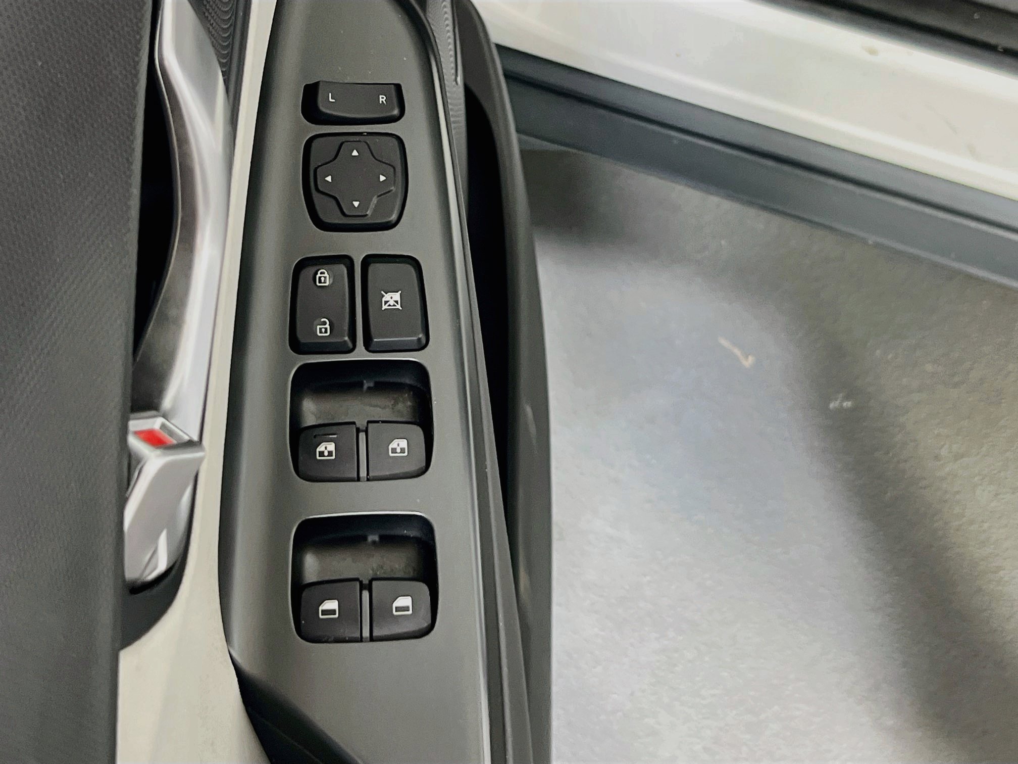 Used 2023 Hyundai Kona Limited AWD/4WD image 18