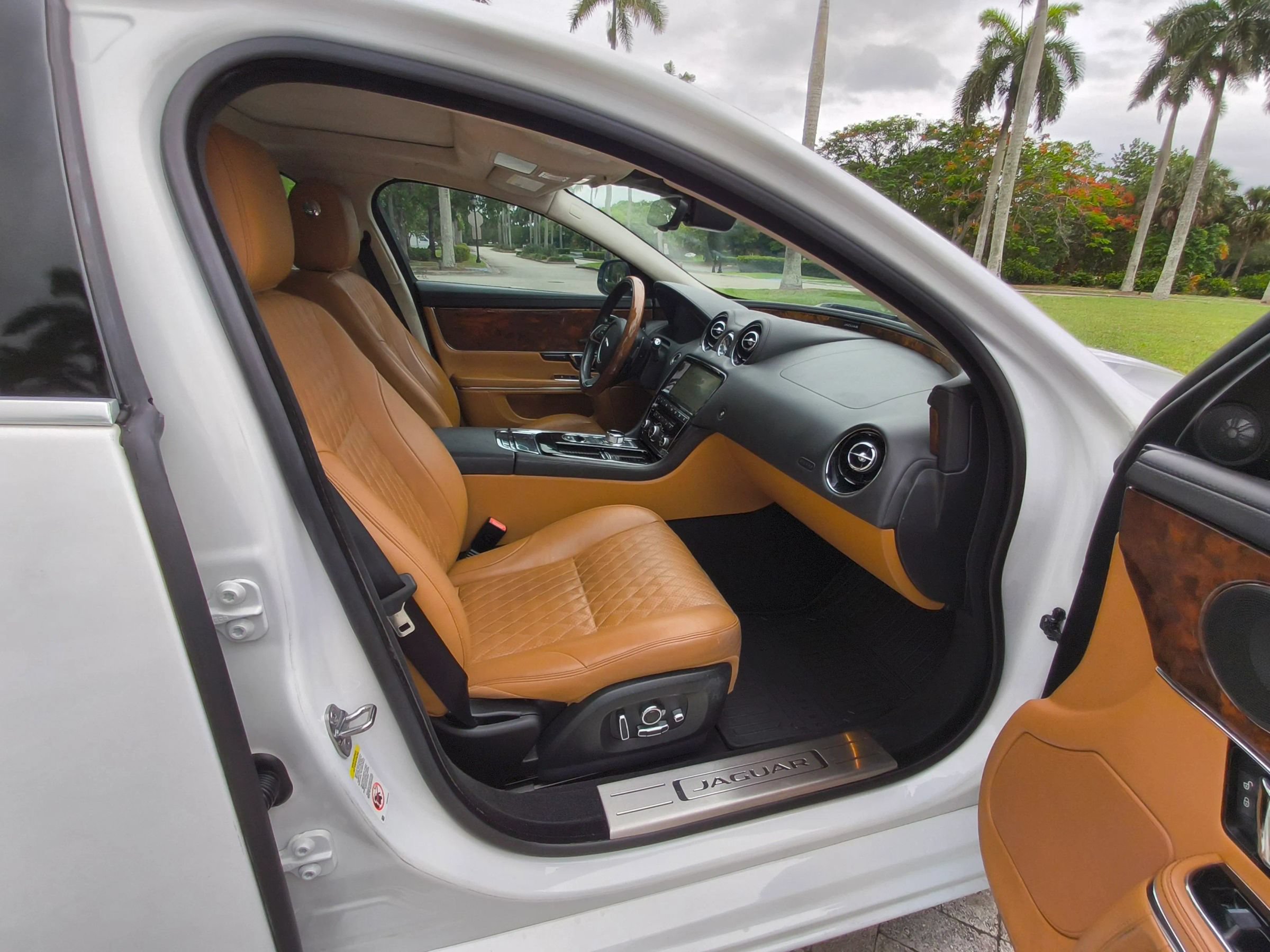 Used 2019 Jaguar XJ L Portfolio RWD image 41