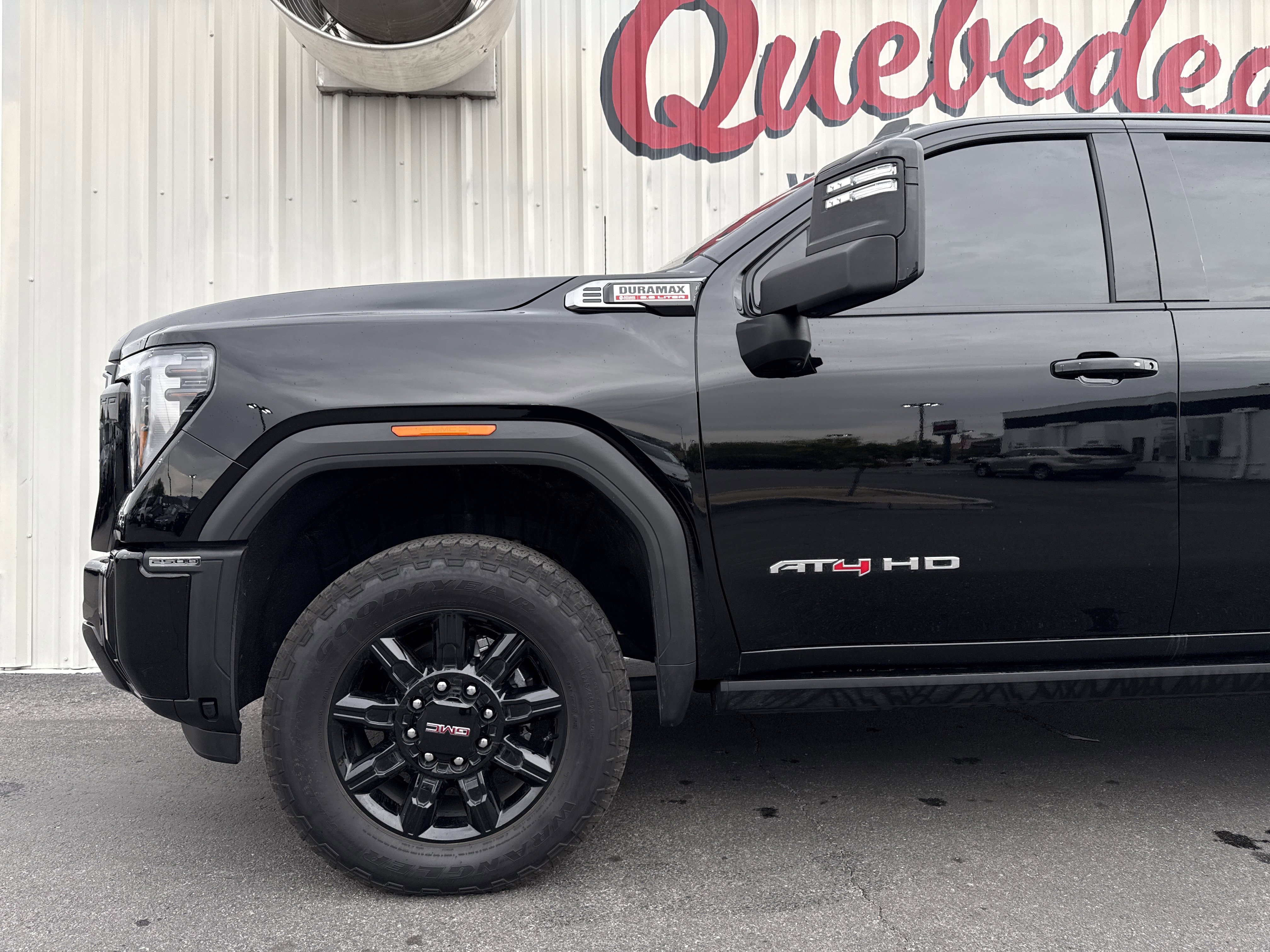 Used 2025 GMC Sierra 2500 AT4 w/ AT4 Premium Plus Package image 5