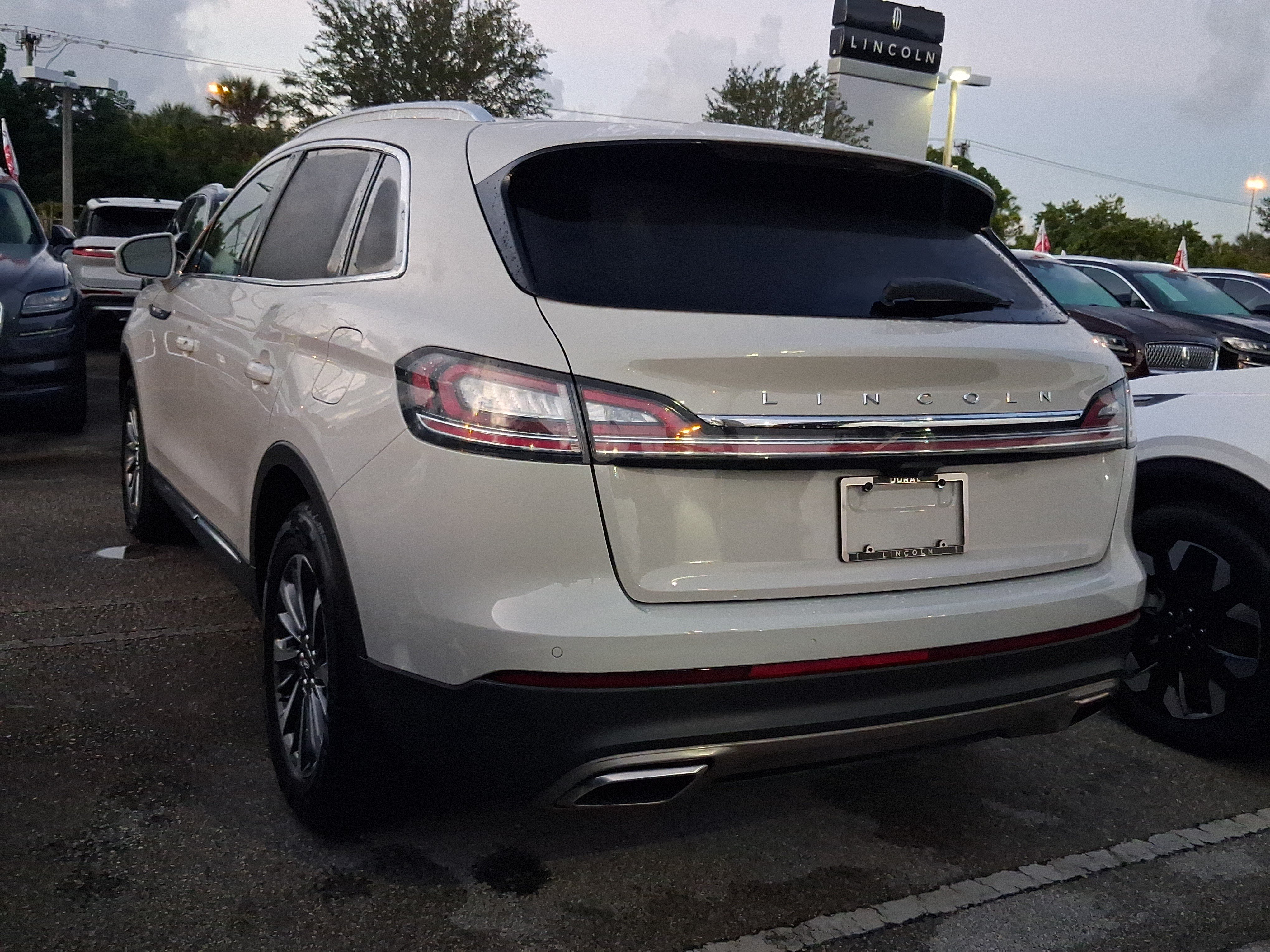Certified 2023 Lincoln Nautilus FWD image 3