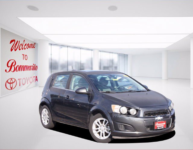 Used 2015 Chevrolet Sonic LT w/ Fun and Sun Package FWD image 2