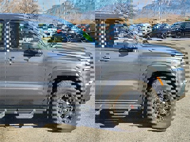 Used 2023 Nissan Frontier PRO-4X w/ Pro-4X Premium Package image 2