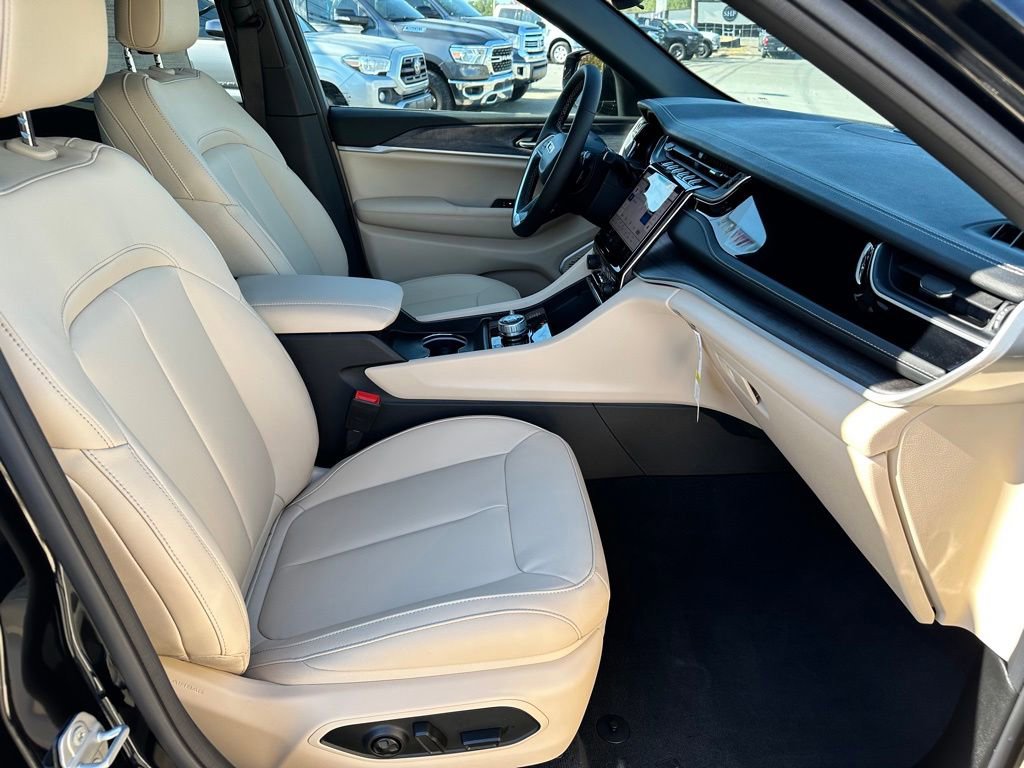 Used 2024 Jeep Grand Cherokee Limited 4xe w/ MOPAR Finishing Package AWD/4WD image 29