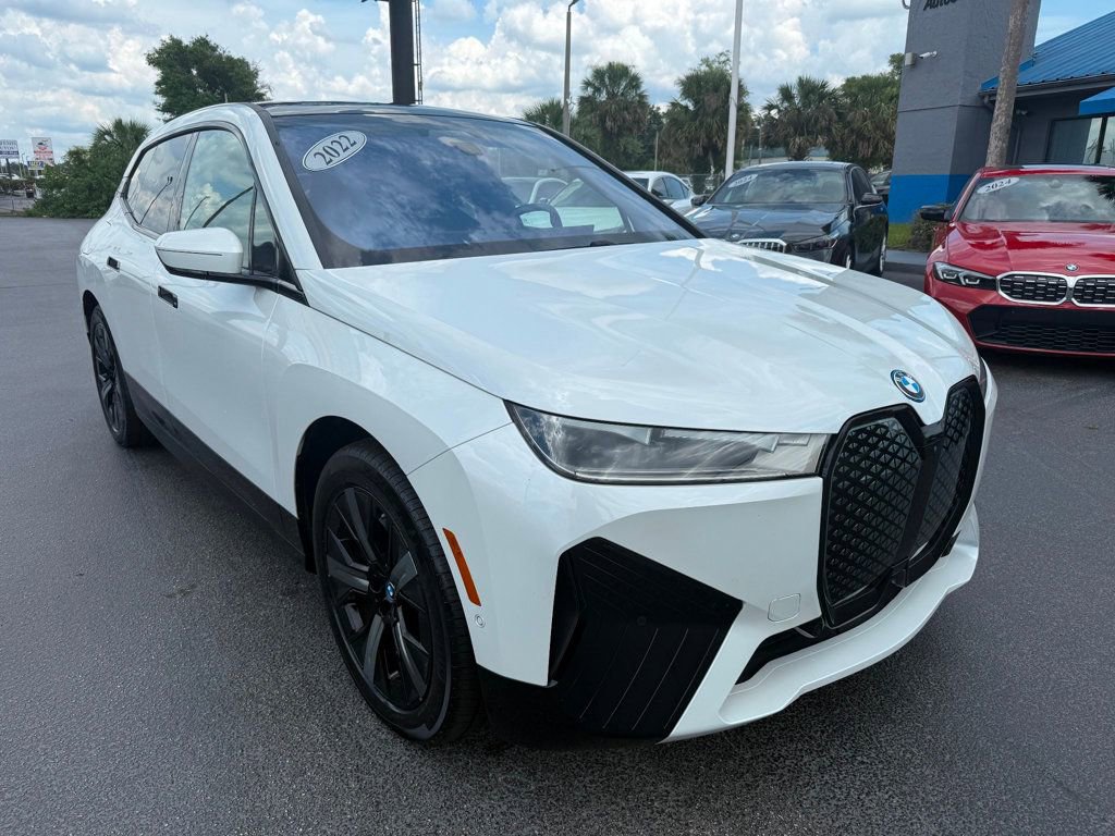 Used 2022 BMW iX xDrive50 w/ Sport Package image 3