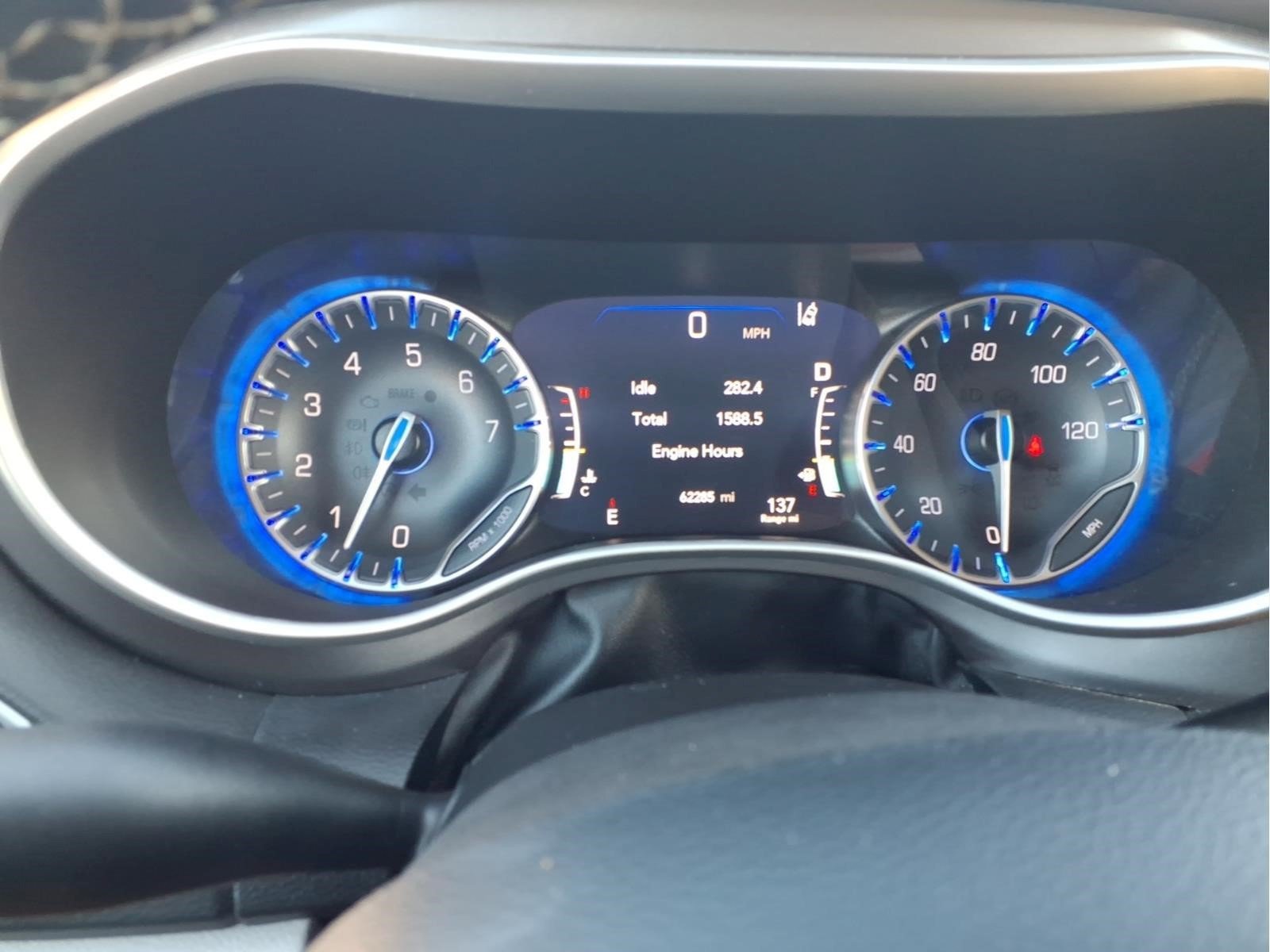 Used 2024 Chrysler Pacifica Touring-L FWD image 11