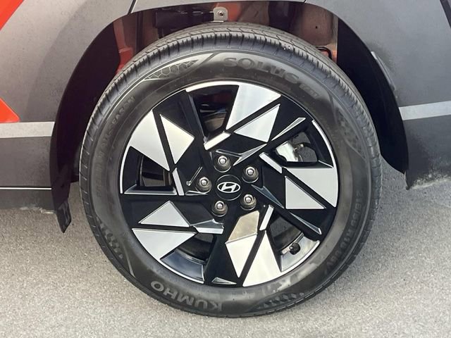 Used 2024 Hyundai Kona SEL image 12