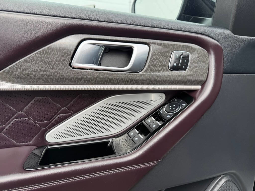 Used 2025 Ford Explorer Platinum w/ LUX Leather Package image 11