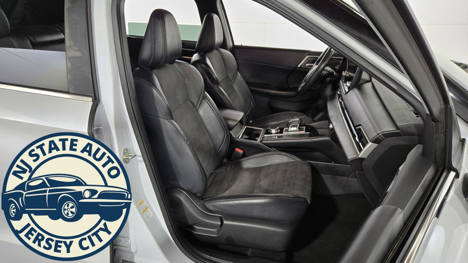 Used 2022 Mitsubishi Outlander SE image 35