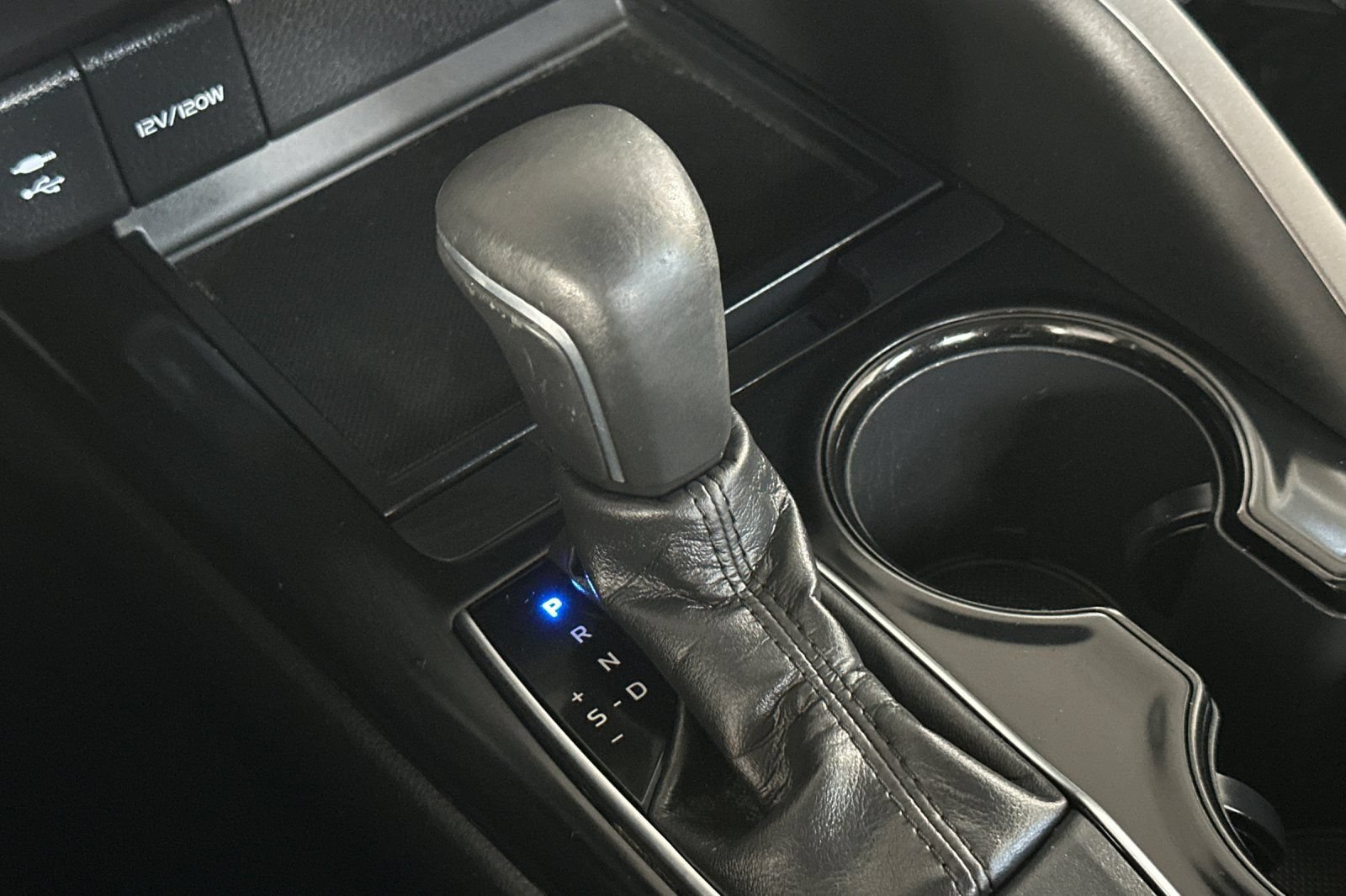 Used 2018 Toyota Camry SE FWD image 21