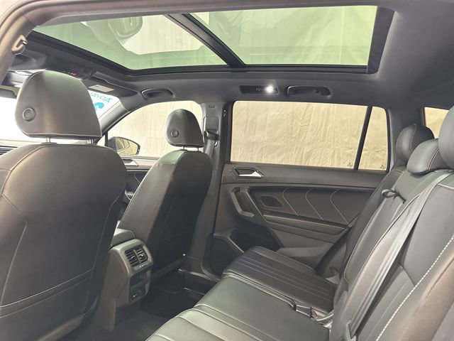 Used 2022 Volkswagen Tiguan SE R-Line image 14